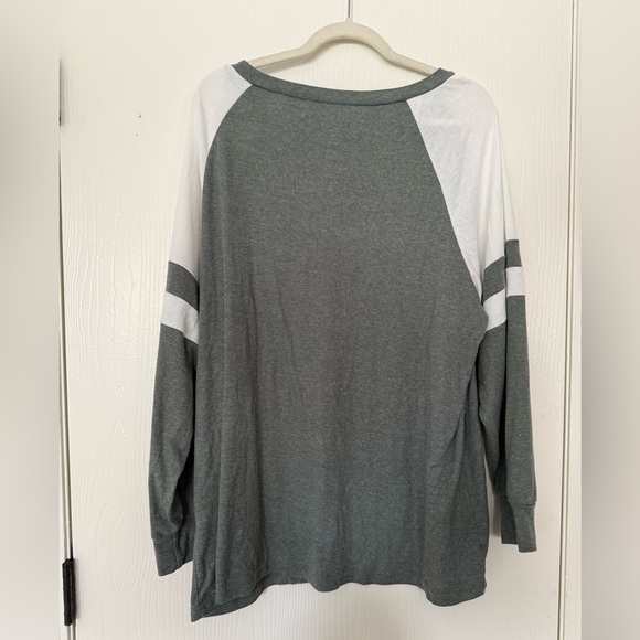 BloomChic Gray and White Sweatshirt - Picture 2 of 3